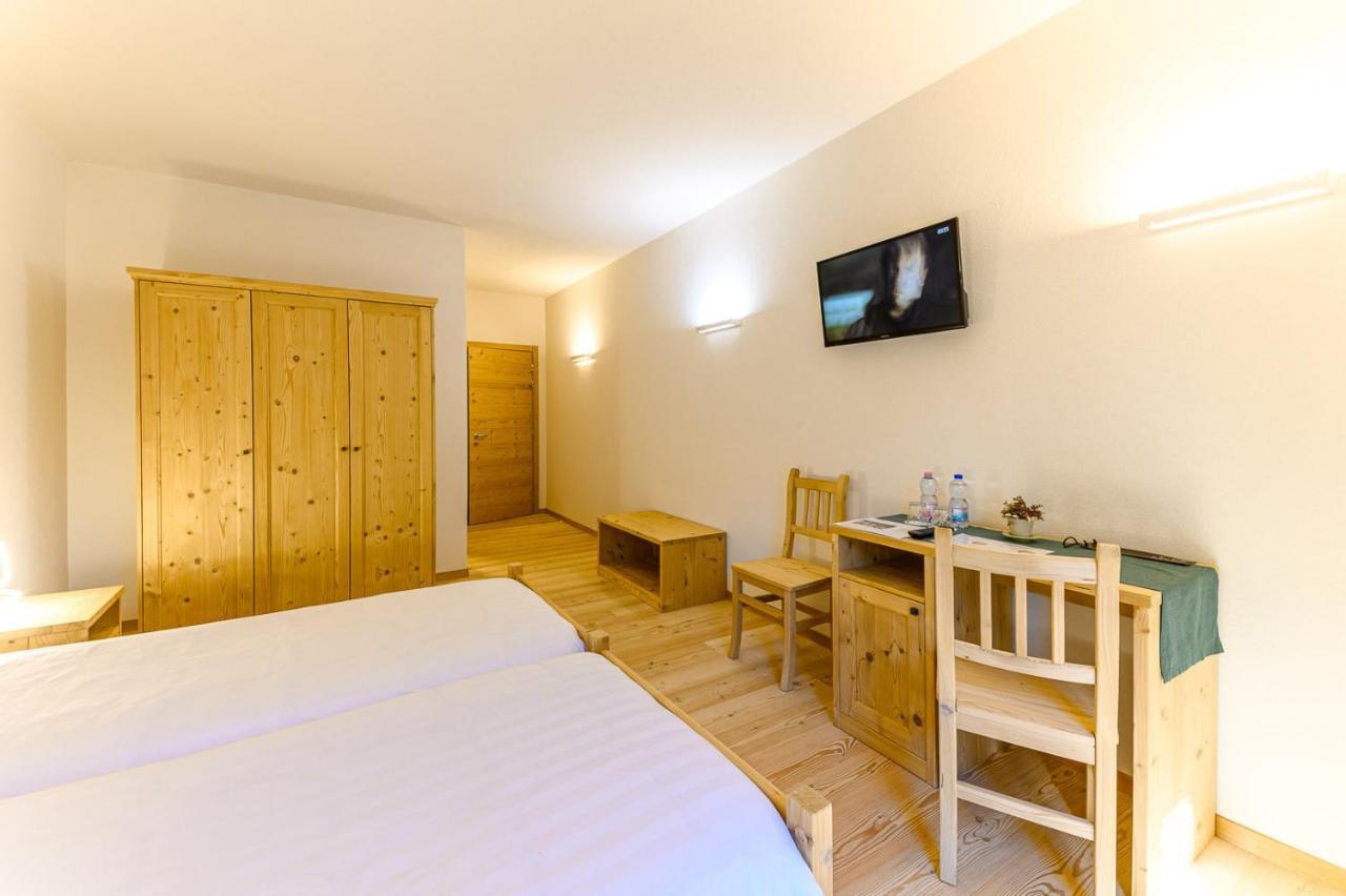 Hotel Centrale, Typically Swiss Poschiavo Eksteriør bilde