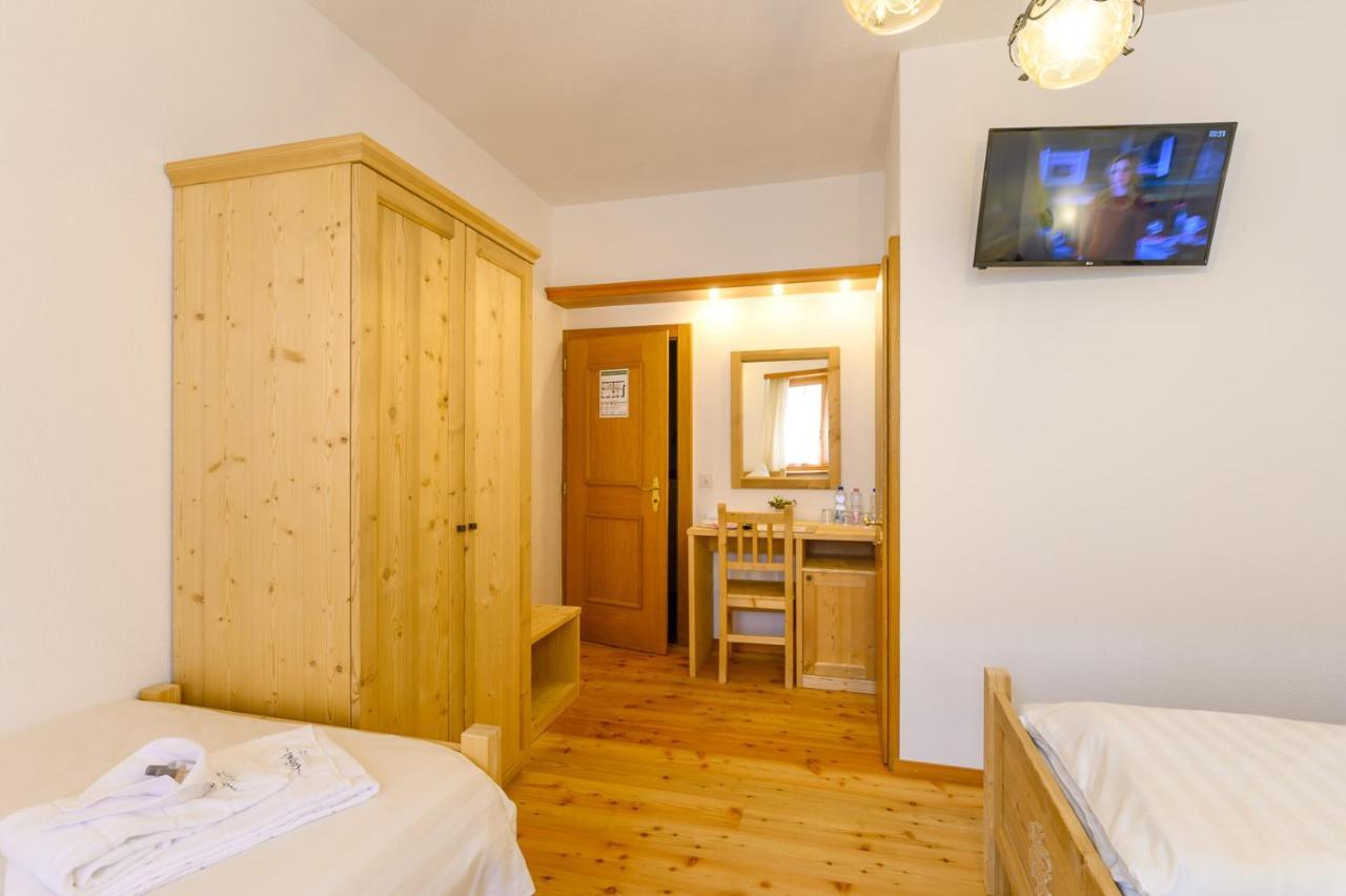 Hotel Centrale, Typically Swiss Poschiavo Eksteriør bilde