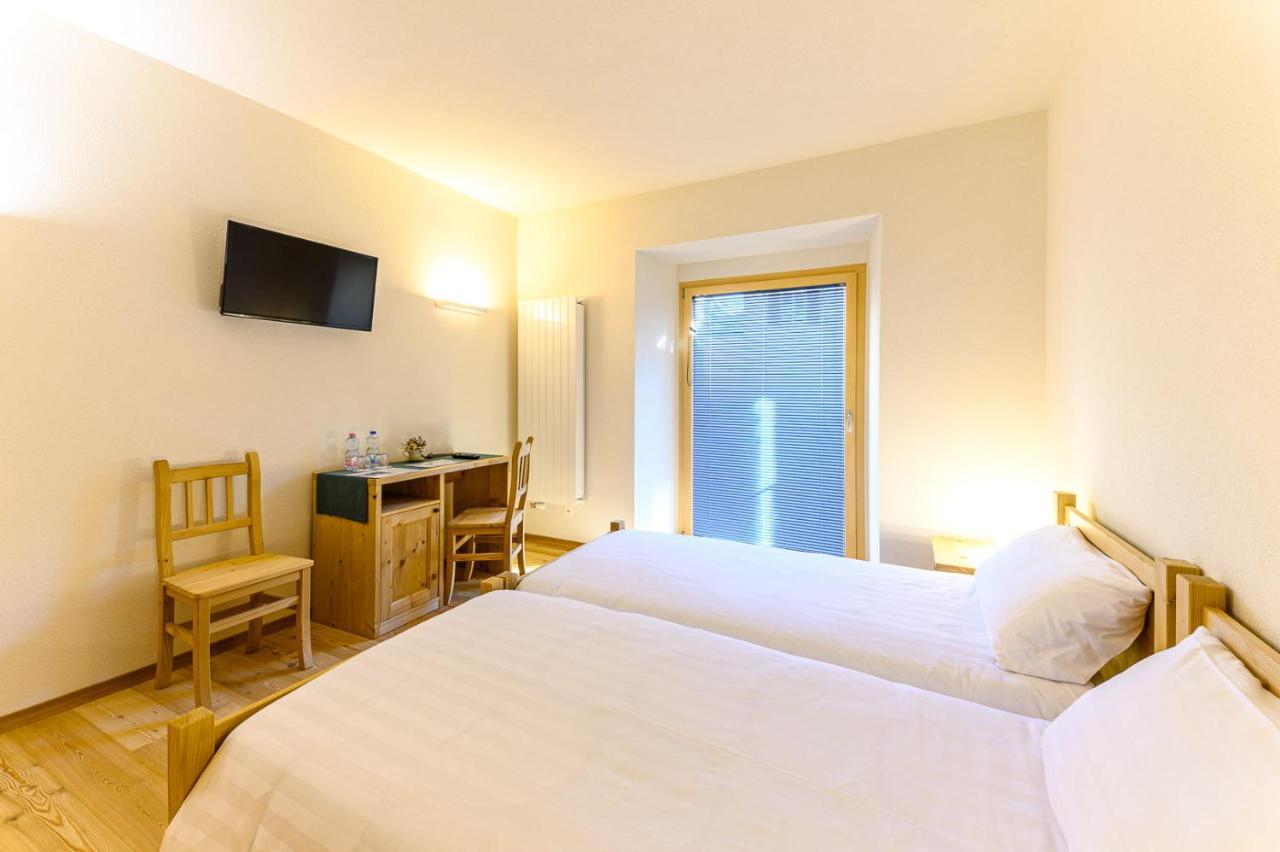 Hotel Centrale, Typically Swiss Poschiavo Eksteriør bilde