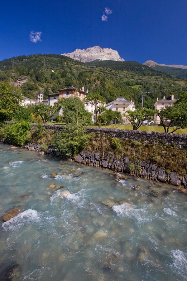 Hotel Centrale, Typically Swiss Poschiavo Eksteriør bilde
