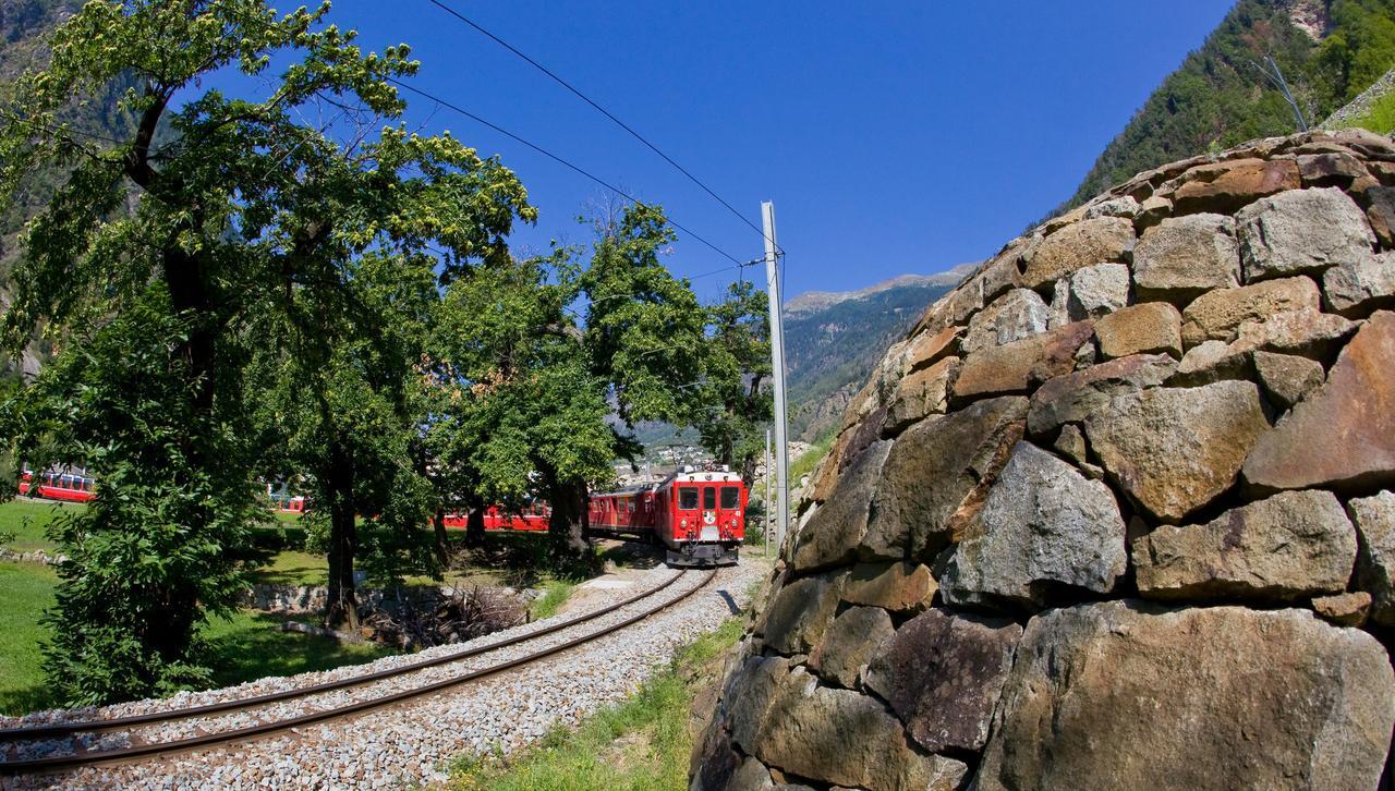 Hotel Centrale, Typically Swiss Poschiavo Eksteriør bilde